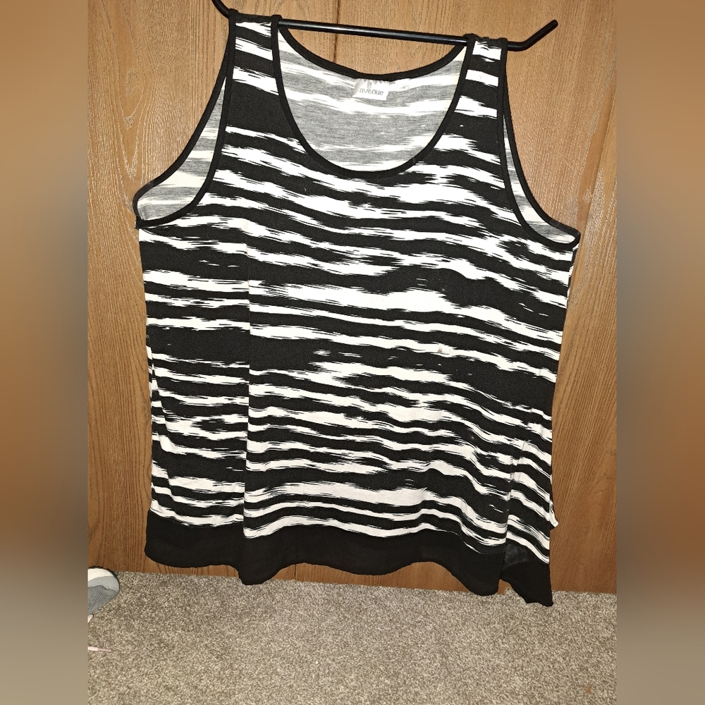 Avenue size 26/28 black and white tank with asymmetrical hem.